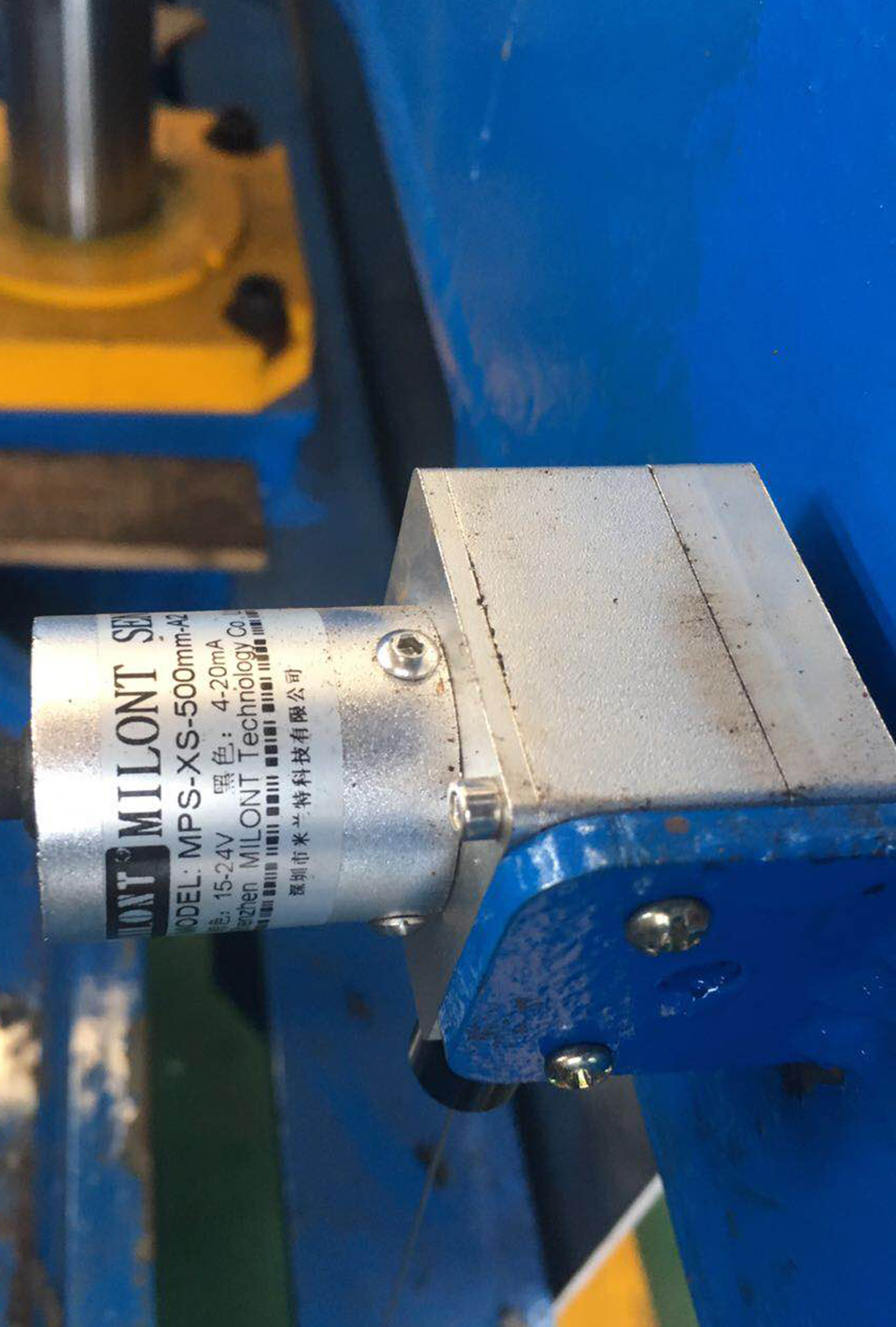 米蘭特MPS小型拉繩位移傳感器用于機械設(shè)備位移測量現(xiàn)場應用案例.jpg